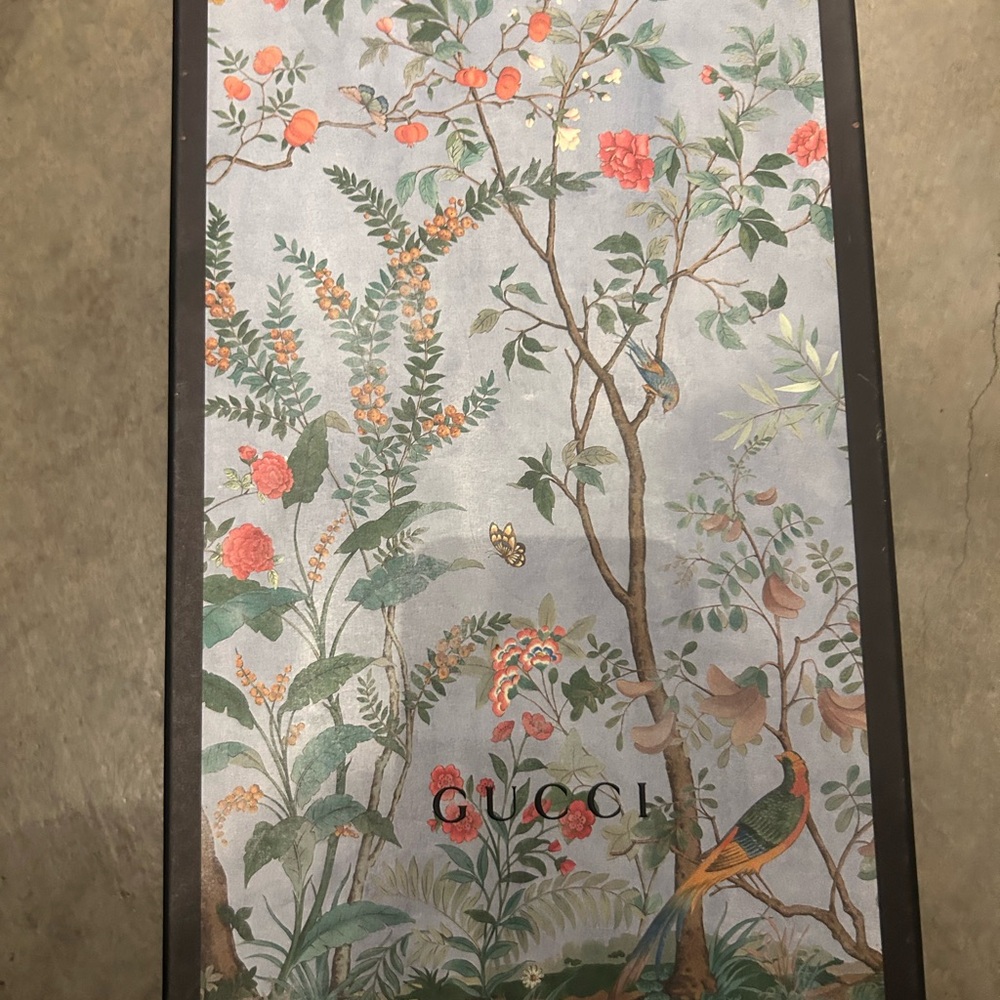 GUCCI Grayish Blue Floral Wallpaper with Bird Motif